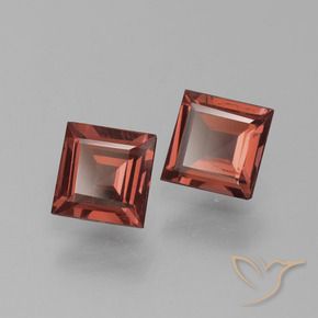 Shop natural 1.30ct ダークレッド パイロープガーネット gems, 四角形, from モザンビーグ at GemSelect. In stock, global shipping!