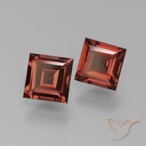 Shop natural 1.36ct ダークレッド パイロープガーネット gems, 四角形, from モザンビーグ at GemSelect. In stock, global shipping!