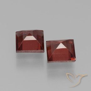 Shop natural 1.66ct ダークレッド パイロープガーネット gems, 四角形, from モザンビーグ at GemSelect. In stock, global shipping!