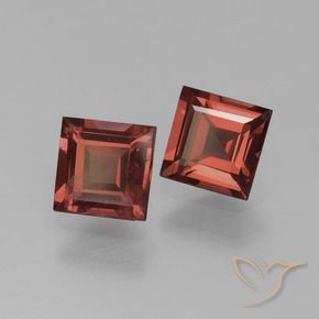 Shop natural 1.36ct 濃いスカーレットレッド パイロープガーネット gems, 四角形, from モザンビーグ at GemSelect. In stock, global shipping!