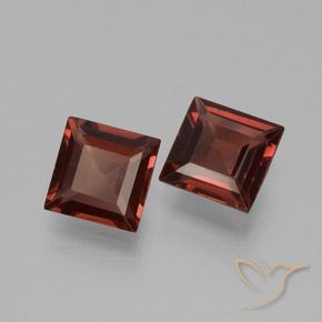 Shop natural 1.29ct 濃いスカーレットレッド パイロープガーネット gems, 四角形, from モザンビーグ at GemSelect. In stock, global shipping!