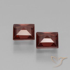 Shop natural 1.29ct 濃いスカーレットレッド パイロープガーネット gems, 四角形, from モザンビーグ at GemSelect. In stock, global shipping!