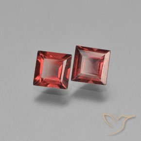 Shop natural 1.58ct ディープレッド パイロープガーネット gems, 四角形, from モザンビーグ at GemSelect. In stock, global shipping!