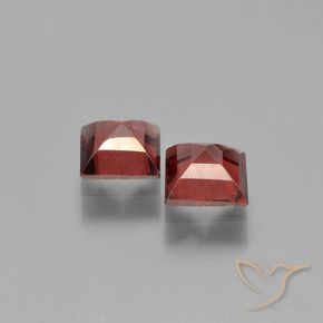 Shop natural 1.58ct ディープレッド パイロープガーネット gems, 四角形, from モザンビーグ at GemSelect. In stock, global shipping!
