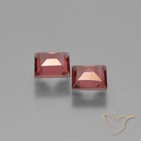Shop natural 1.49ct ディープレッド パイロープガーネット gems, 四角形, from モザンビーグ at GemSelect. In stock, global shipping!