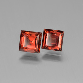 1.79カラットの天然ディープレッドパイロープガーネット（5.2×5.1 mm・四角）