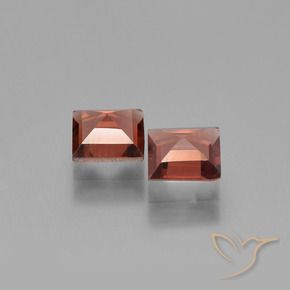 Shop natural 1.47ct スカーレットレッド パイロープガーネット gems, 四角形, from モザンビーグ at GemSelect. In stock, global shipping!