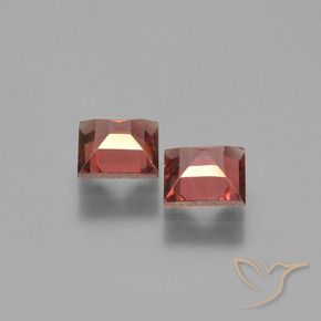 Shop natural 1.47ct スカーレットレッド パイロープガーネット gems, 四角形, from モザンビーグ at GemSelect. In stock, global shipping!