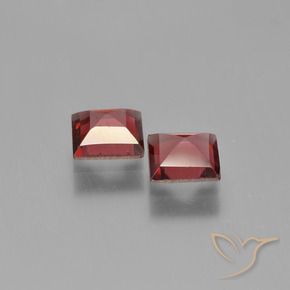Shop natural 1.36ct ダークレッド パイロープガーネット gems, 四角形, from モザンビーグ at GemSelect. In stock, global shipping!