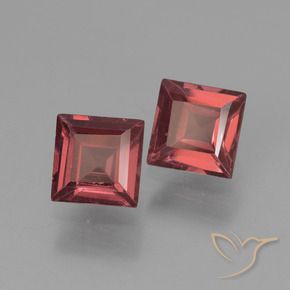 Shop natural 1.47ct スカーレットレッド パイロープガーネット gems, 四角形, from モザンビーグ at GemSelect. In stock, global shipping!