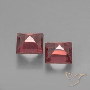 Shop natural 1.47ct スカーレットレッド パイロープガーネット gems, 四角形, from モザンビーグ at GemSelect. In stock, global shipping!