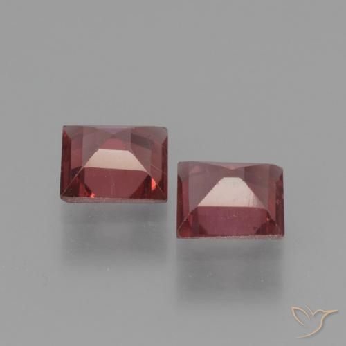 Shop natural 1.37ct ディープレッド パイロープガーネット gems, 四角形, from モザンビーグ at GemSelect. In stock, global shipping!