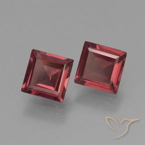 Shop natural 1.33ct スカーレットレッド パイロープガーネット gems, 四角形, from モザンビーグ at GemSelect. In stock, global shipping!