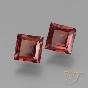 Shop natural 1.51ct 濃いレッドワイン パイロープガーネット gems, 四角形, from モザンビーグ at GemSelect. In stock, global shipping!