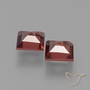 Shop natural 1.51ct 濃いレッドワイン パイロープガーネット gems, 四角形, from モザンビーグ at GemSelect. In stock, global shipping!