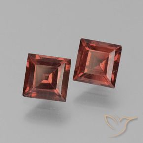 Shop natural 1.62ct ディープレッド パイロープガーネット gems, 四角形, from モザンビーグ at GemSelect. In stock, global shipping!