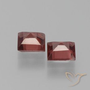 Shop natural 1.40ct 濃いスカーレットレッド パイロープガーネット gems, 四角形, from モザンビーグ at GemSelect. In stock, global shipping!