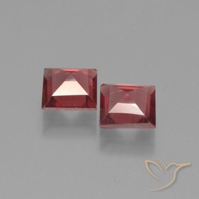 Shop natural 1.49ct 濃いレッドワイン パイロープガーネット gems, 四角形, from モザンビーグ at GemSelect. In stock, global shipping!