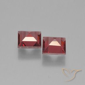 Shop natural 1.48ct ダークレッド パイロープガーネット gems, 四角形, from モザンビーグ at GemSelect. In stock, global shipping!