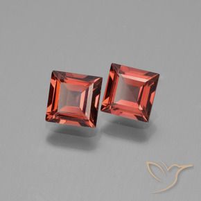 Shop natural 1.59ct スカーレットレッド パイロープガーネット gems, 四角形, from モザンビーグ at GemSelect. In stock, global shipping!