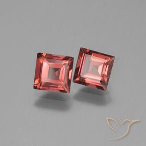 Shop natural 1.61ct ミディアムレッド パイロープガーネット gems, 四角形, from モザンビーグ at GemSelect. In stock, global shipping!