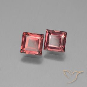 Shop natural 1.46ct ディープレッド パイロープガーネット gems, 四角形, from モザンビーグ at GemSelect. In stock, global shipping!