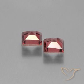 Shop natural 1.46ct ディープレッド パイロープガーネット gems, 四角形, from モザンビーグ at GemSelect. In stock, global shipping!