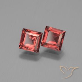 Shop natural 1.77ct ディープレッド パイロープガーネット gems, 四角形, from モザンビーグ at GemSelect. In stock, global shipping!