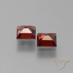 Shop natural 1.49ct ダークレッド パイロープガーネット gems, 四角形, from モザンビーグ at GemSelect. In stock, global shipping!