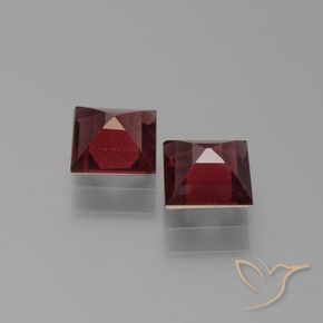 Shop natural 1.46ct ディープレッド パイロープガーネット gems, 四角形, from モザンビーグ at GemSelect. In stock, global shipping!