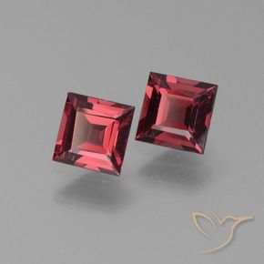 Shop natural 1.53ct ダークレッド パイロープガーネット gems, 四角形, from モザンビーグ at GemSelect. In stock, global shipping!