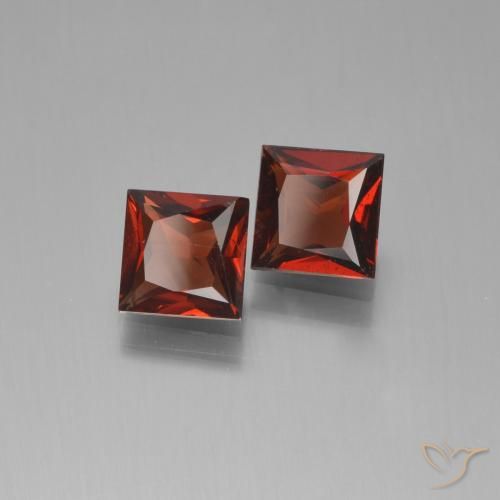 Shop natural 1.41ct ダークレッド パイロープガーネット gems, 四角形, from モザンビーグ at GemSelect. In stock, global shipping!