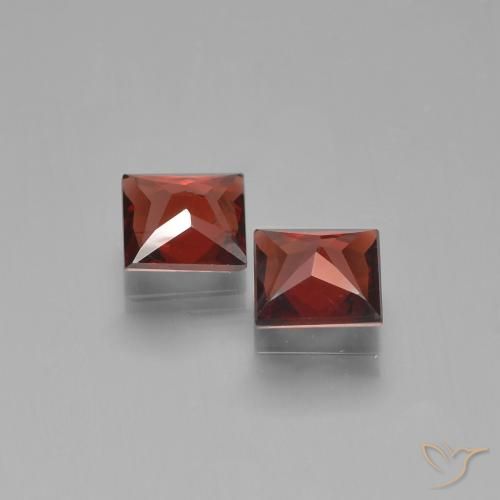 Shop natural 1.41ct ダークレッド パイロープガーネット gems, 四角形, from モザンビーグ at GemSelect. In stock, global shipping!