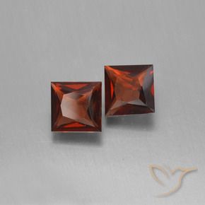 Shop natural 1.29ct ディープレッド パイロープガーネット gems, 四角形, from モザンビーグ at GemSelect. In stock, global shipping!