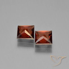 Shop natural 1.29ct ディープレッド パイロープガーネット gems, 四角形, from モザンビーグ at GemSelect. In stock, global shipping!