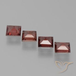Shop natural 2.84ct カラントレッド パイロープガーネット gems, 四角形, from モザンビーグ at GemSelect. In stock, global shipping!