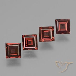 Shop natural 2.97ct 濃いスカーレットレッド パイロープガーネット gems, 四角形, from モザンビーグ at GemSelect. In stock, global shipping!