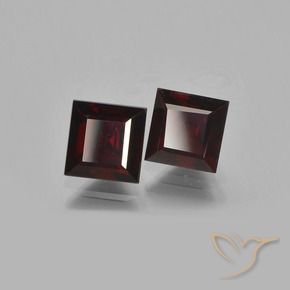 Shop natural 1.93ct 黒がかった赤 パイロープガーネット gems, 四角形, from モザンビーグ at GemSelect. In stock, global shipping!