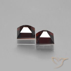 Shop natural 1.93ct 黒がかった赤 パイロープガーネット gems, 四角形, from モザンビーグ at GemSelect. In stock, global shipping!
