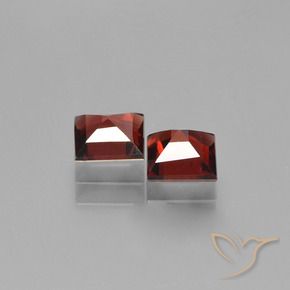 Shop natural 1.47ct ダークレッド パイロープガーネット gems, 四角形, from モザンビーグ at GemSelect. In stock, global shipping!