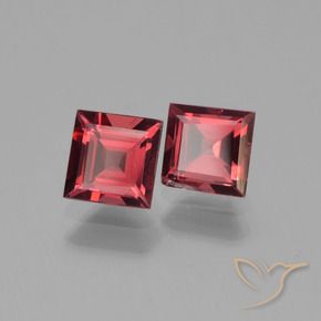 Shop natural 1.66ct ディープレッド パイロープガーネット gems, 四角形, from モザンビーグ at GemSelect. In stock, global shipping!