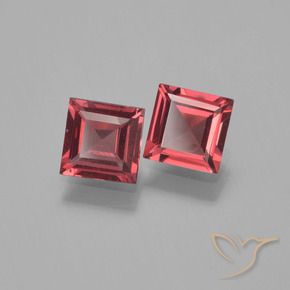 Shop natural 1.33ct スカーレットレッド パイロープガーネット gems, 四角形, from モザンビーグ at GemSelect. In stock, global shipping!