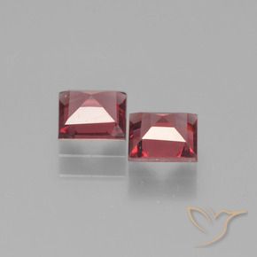 Shop natural 1.33ct スカーレットレッド パイロープガーネット gems, 四角形, from モザンビーグ at GemSelect. In stock, global shipping!