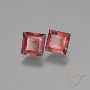 Shop natural 1.67ct ディープレッド パイロープガーネット gems, 四角形, from モザンビーグ at GemSelect. In stock, global shipping!