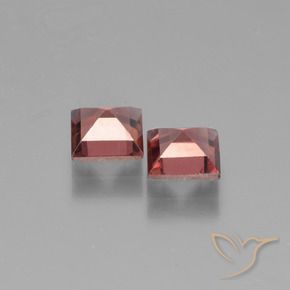 Shop natural 1.49ct 濃いレッドワイン パイロープガーネット gems, 四角形, from モザンビーグ at GemSelect. In stock, global shipping!