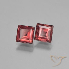 Shop natural 1.55ct スカーレットレッド パイロープガーネット gems, 四角形, from モザンビーグ at GemSelect. In stock, global shipping!