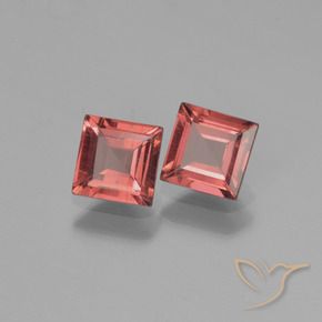 Shop natural 1.60ct ディープレッド パイロープガーネット gems, 四角形, from モザンビーグ at GemSelect. In stock, global shipping!