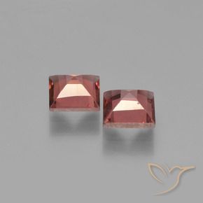 Shop natural 1.60ct ディープレッド パイロープガーネット gems, 四角形, from モザンビーグ at GemSelect. In stock, global shipping!