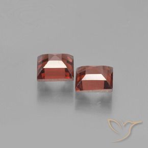 Shop natural 1.60ct スカーレットレッド パイロープガーネット gems, 四角形, from モザンビーグ at GemSelect. In stock, global shipping!