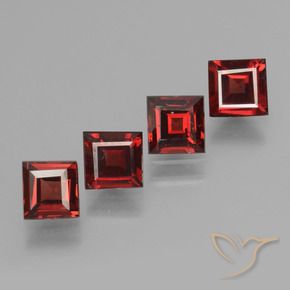 Shop natural 2.35ct 濃いブラッドレッド パイロープガーネット gems, 四角形, from モザンビーグ at GemSelect. In stock, global shipping!